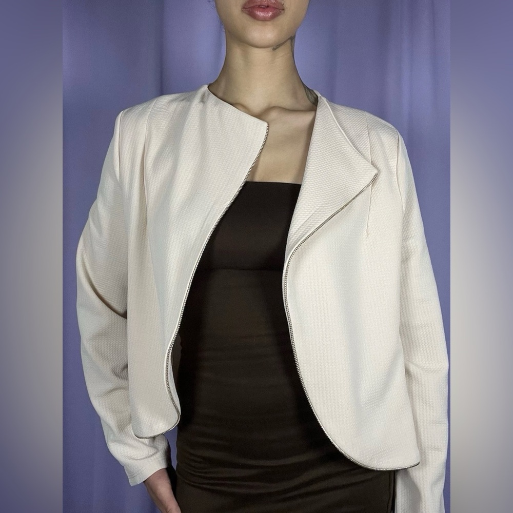 Kaii Off White Textured Moto Jacket Womens Size M Open Slit Back Detailing Chic